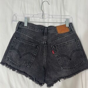 Levi’s black Denim Frayed Hem Women Shorts Size 24